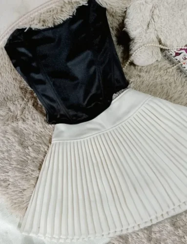 Sexy Women Tube Tops Solid Sleeveless Slim Skinny Corset Cropped Top 2022 Summer Casual Elegant Female Strapless Vest photo review