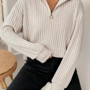 Simple and stylish loose zipper pullover knitted sweater with a lapel and inner tower sweater