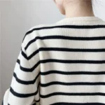 Autumn and winter Korean contrasting striped knitted cardigan women's winter single -row metal buckle pocket sweater cardigans